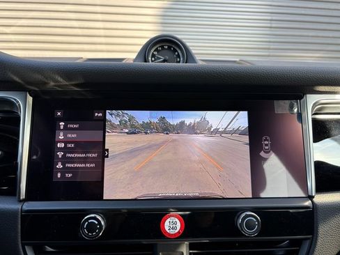 Certified 2025 Porsche Macan image 20