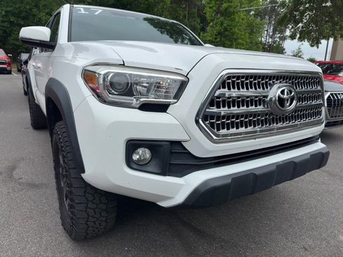 Used 2017 Toyota Tacoma TRD Off-Road w/ Tow Package AWD/4WD image 1