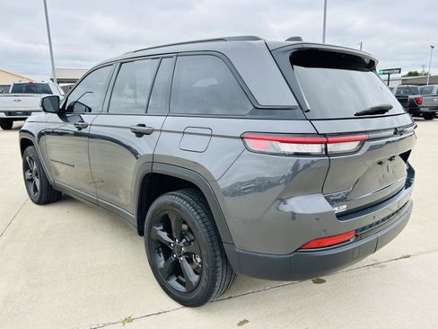 Used 2023 Jeep Grand Cherokee Limited w/ Black Appearance Package AWD/4WD image 40