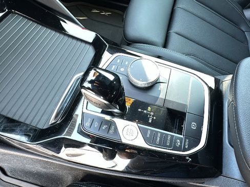 Used 2025 BMW X4 xDrive30i w/ Premium Package image 13