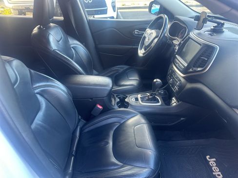 Used 2017 Jeep Cherokee Limited AWD/4WD image 10