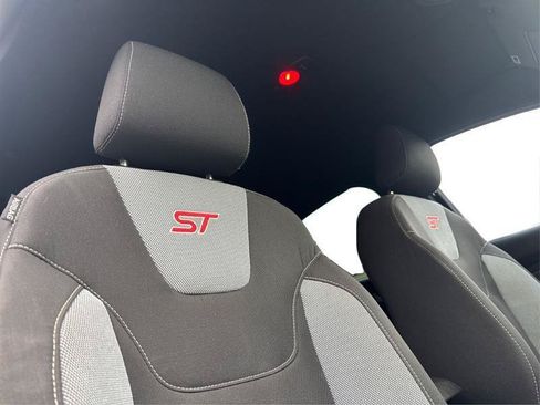 Used 2018 Ford Focus ST FWD image 19