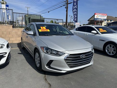 Used 2018 Hyundai Elantra SE w/ SE Connectivity Package 04 image 9