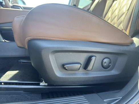 Used 2025 Nissan Rogue Platinum w/ Platinum Premium Package AWD/4WD image 28