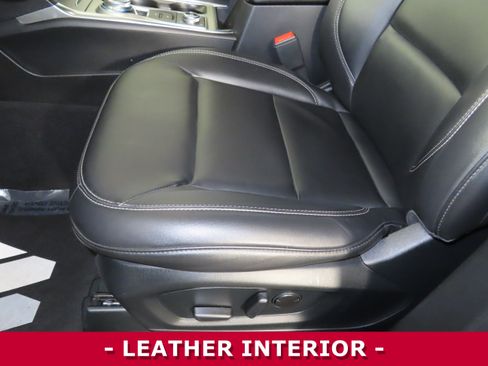 Used 2023 Ford Explorer XLT w/ Equipment Group 202A image 8