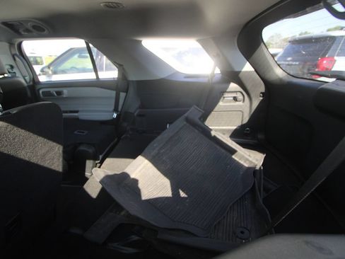 Used 2024 Ford Explorer XLT w/ Equipment Group 202A AWD/4WD image 17