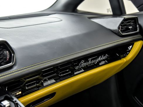 Used 2021 Lamborghini Huracan EVO RWD image 40
