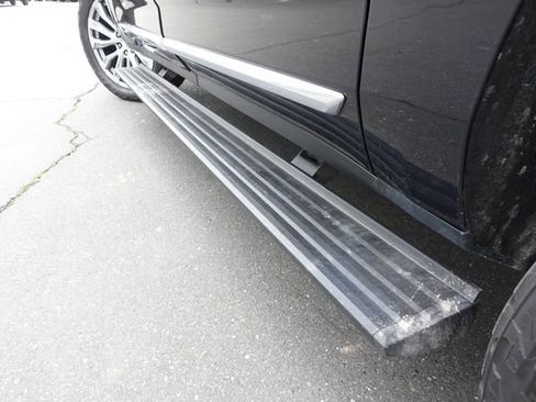 Used 2023 GMC Yukon XL Denali image 10