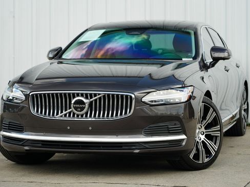 Used 2024 Volvo S90 T8 Ultimate image 3