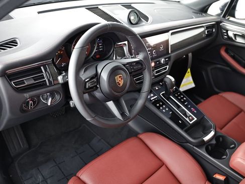 New 2026 Porsche Macan image 4