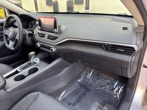 Used 2022 Nissan Altima 2.5 SV FWD image 13