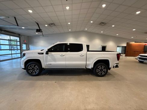 Used 2023 GMC Sierra 1500 AT4 w/ AT4 Premium Package AWD/4WD image 4