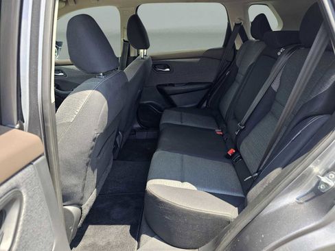 Used 2022 Nissan Rogue SV image 29