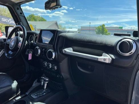 Used 2017 Jeep Wrangler Unlimited Rubicon AWD/4WD image 21