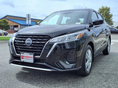 New 2025 Nissan Kicks Play S FWD image 3