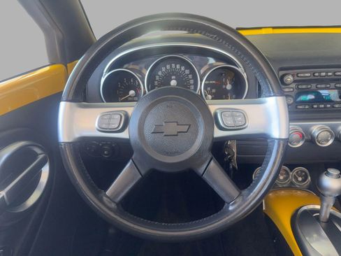 Used 2004 Chevrolet SSR w/ Preferred Equipment Group RWD image 24