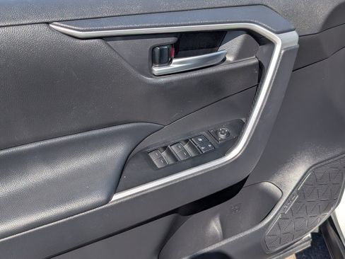 Used 2025 Toyota RAV4 XLE AWD/4WD image 15