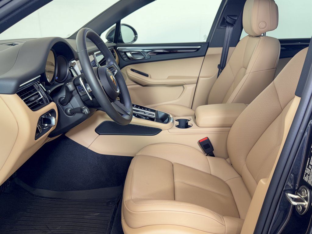 Used 2026 Porsche Macan AWD/4WD image 5