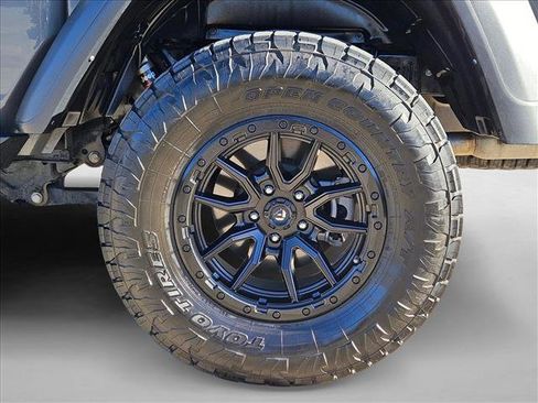 Used 2022 Jeep Gladiator Rubicon w/ LED Lighting Group image 26