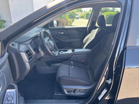 Used 2025 Nissan Rogue SV FWD image 24