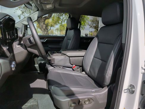 Used 2025 GMC Sierra 1500 SLE image 15