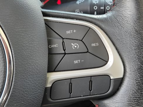 Used 2019 Jeep Renegade Trailhawk AWD/4WD image 21