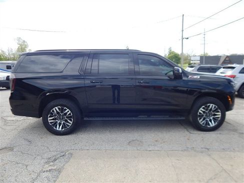 Used 2026 Chevrolet Suburban Z71 w/ Comfort Package AWD/4WD image 7