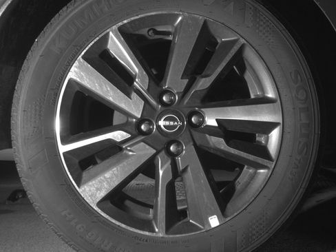 Used 2025 Nissan Versa SV FWD image 18