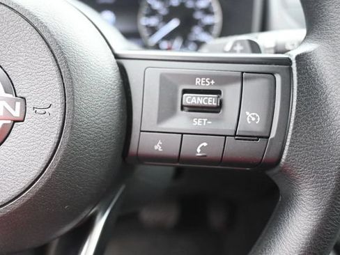 Used 2024 Nissan Rogue S FWD image 19