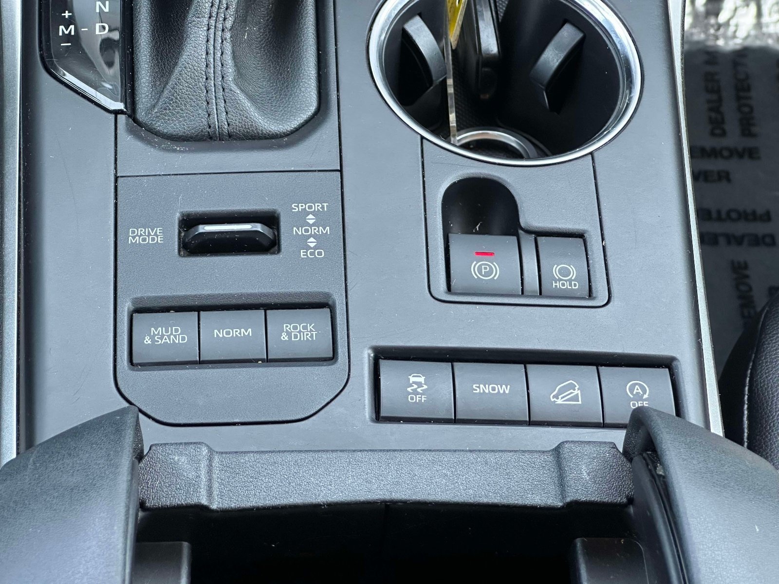 Used 2021 Toyota Highlander XLE AWD/4WD image 22