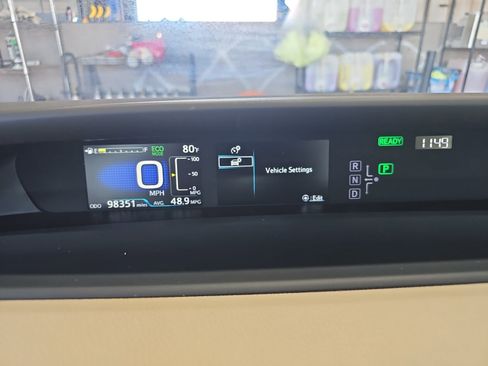 Used 2020 Toyota Prius XLE AWD/4WD image 14