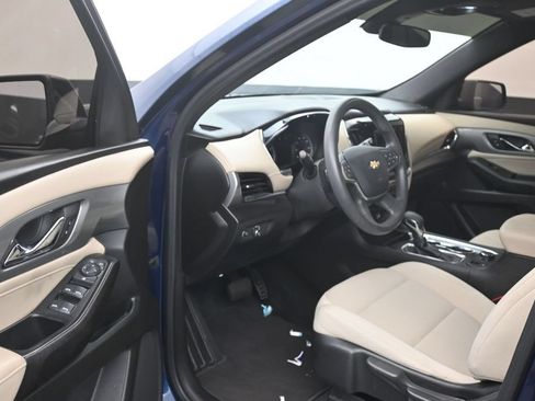 Used 2022 Chevrolet Traverse LS FWD image 11