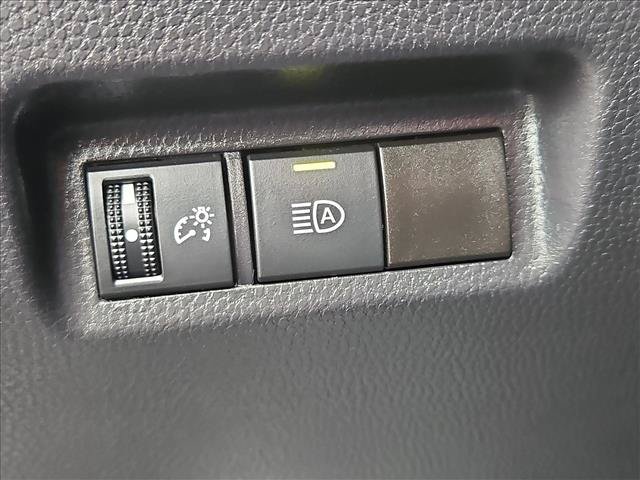 Used 2025 Toyota RAV4 LE AWD/4WD image 16