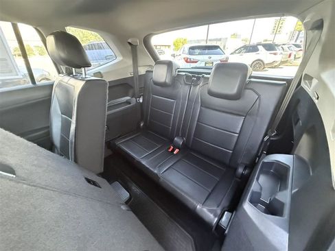 Used 2018 Volkswagen Tiguan SEL AWD/4WD image 26