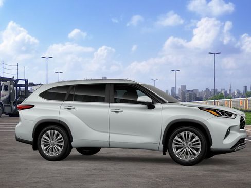 New 2026 Toyota Highlander Platinum image 13