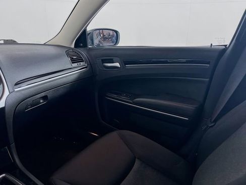 Used 2023 Chrysler 300 Touring w/ Safetytec Plus Group image 21