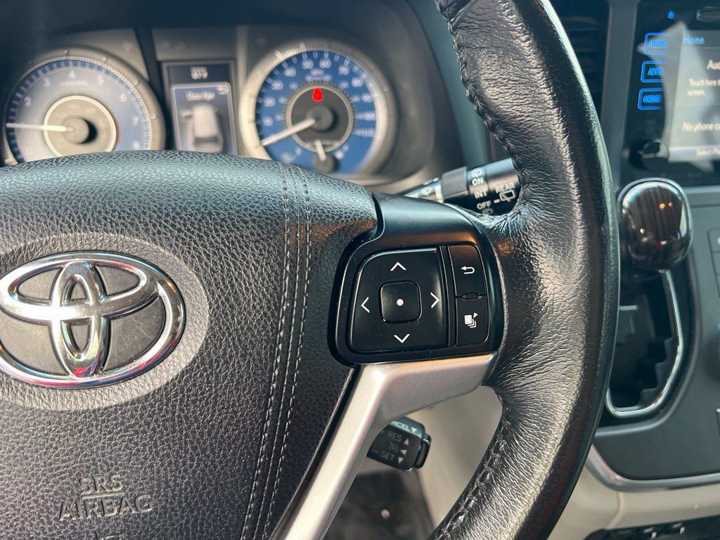 Used 2017 Toyota Sienna FWD image 38