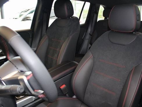 New 2024 Mercedes-Benz GLB 250 4MATIC image 10