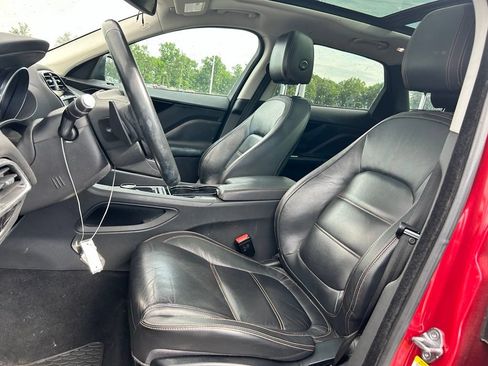 Used 2017 Jaguar F-PACE Prestige AWD/4WD image 12