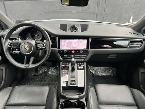 Certified 2025 Porsche Macan image 17