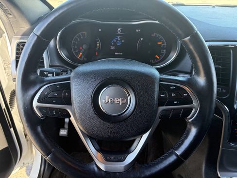 Used 2018 Jeep Grand Cherokee Limited image 24