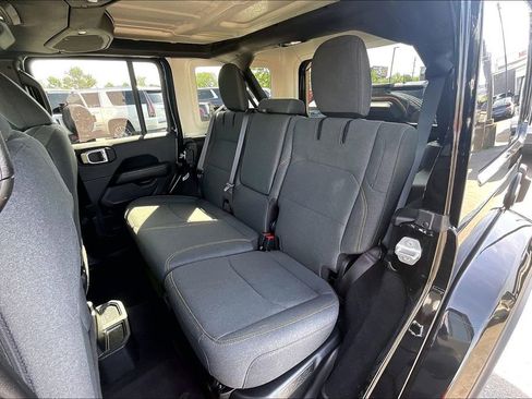 Used 2025 Jeep Wrangler Unlimited Sahara AWD/4WD image 24