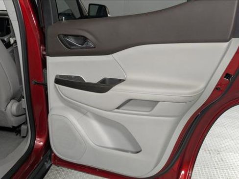 Used 2023 GMC Acadia SLT image 22