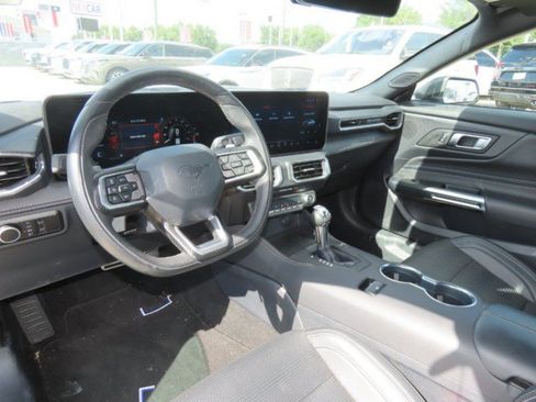 Used 2025 Ford Mustang GT Premium RWD image 18