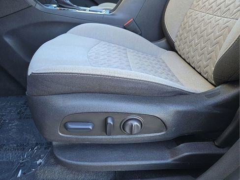 Used 2023 Chevrolet Equinox LT image 24