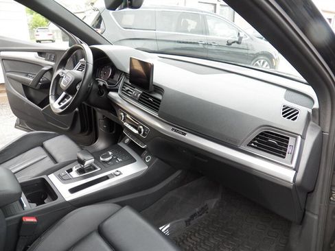 Used 2020 Audi Q5 2.0T Premium w/ Titanium Sport Package AWD/4WD image 15