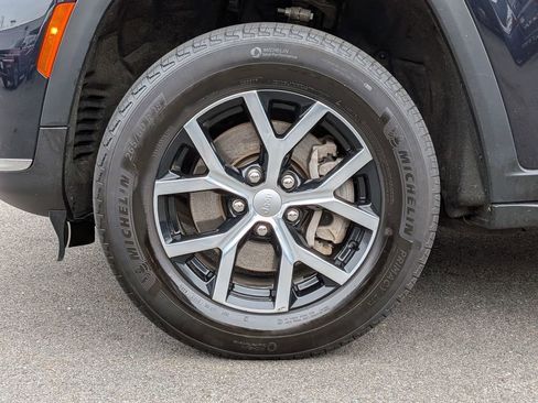 Used 2024 Jeep Grand Cherokee L Limited image 32