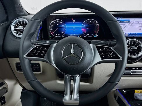 New 2025 Mercedes-Benz GLB 250 image 17