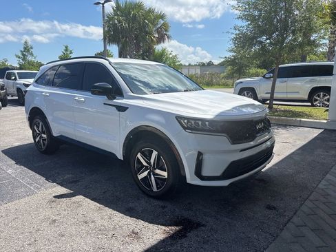 Used 2022 Kia Sorento S FWD image 2