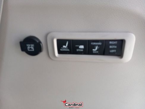 Used 2018 Chrysler Pacifica Limited image 14